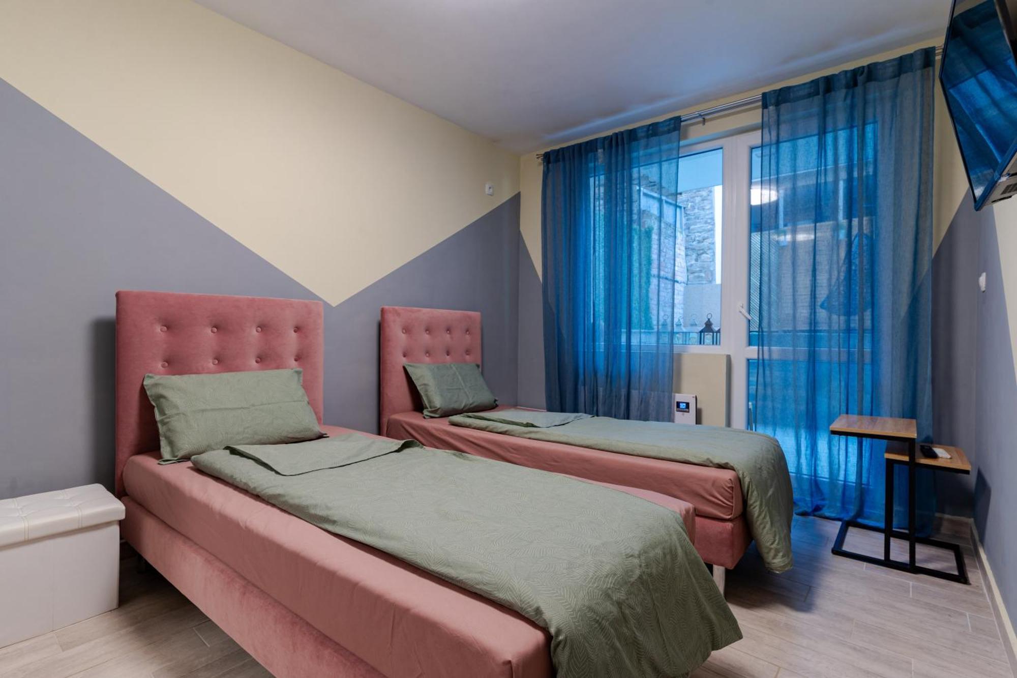Mirela Guest Apartment Veliko Tărnovo Exteriör bild